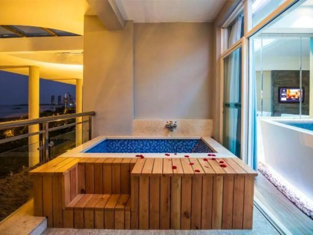 Bed in HuangMa holiday yacht view sea resort hotel