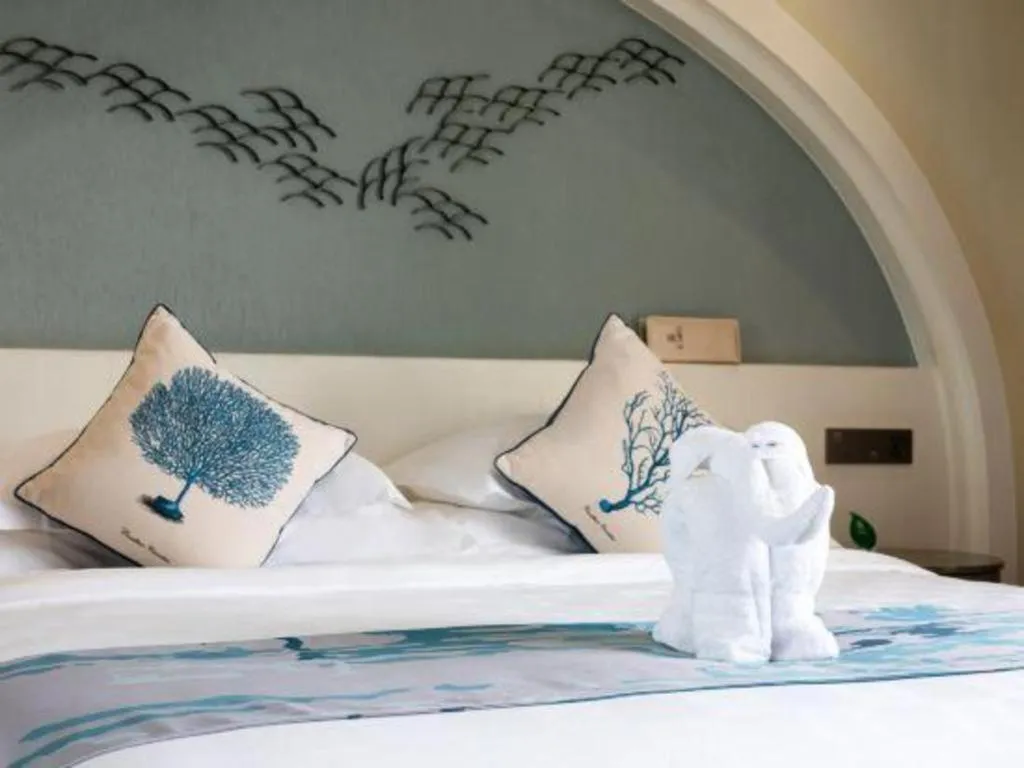 Bed in HuangMa holiday yacht view sea resort hotel