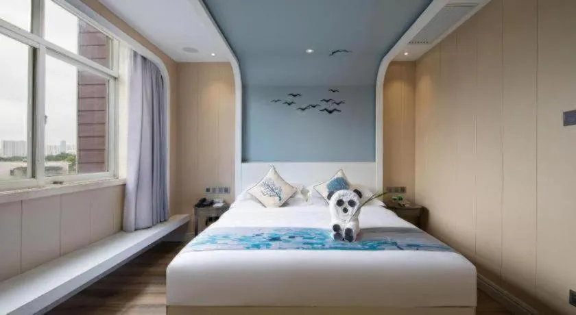 Bed in HuangMa holiday yacht view sea resort hotel