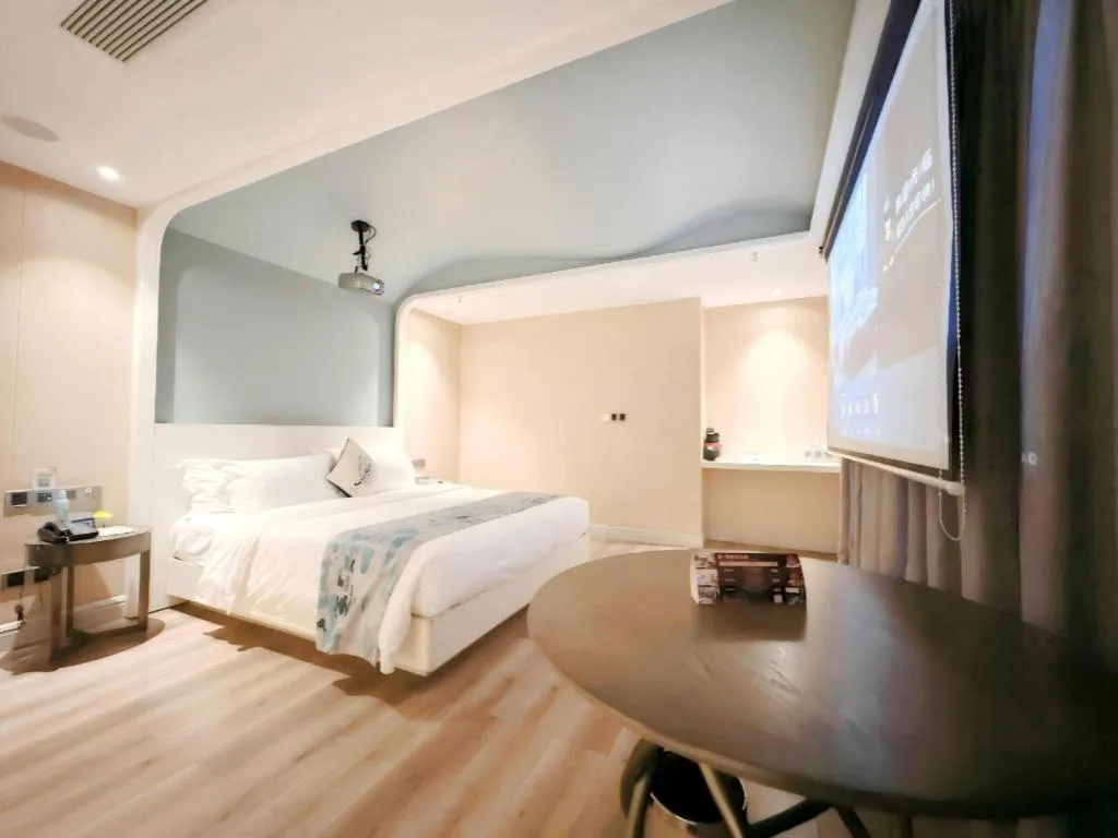 Bed in HuangMa holiday yacht view sea resort hotel