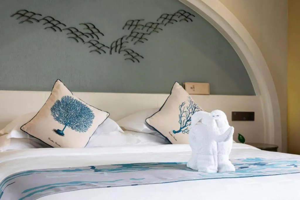 Bed in HuangMa holiday yacht view sea resort hotel