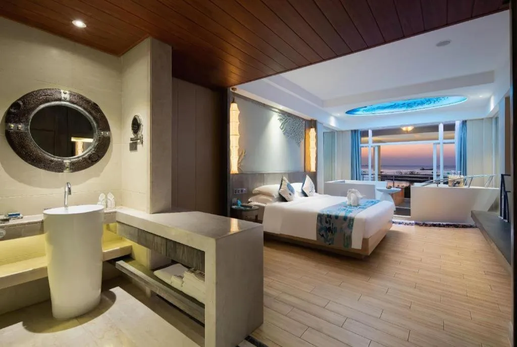 Bed in HuangMa holiday yacht view sea resort hotel