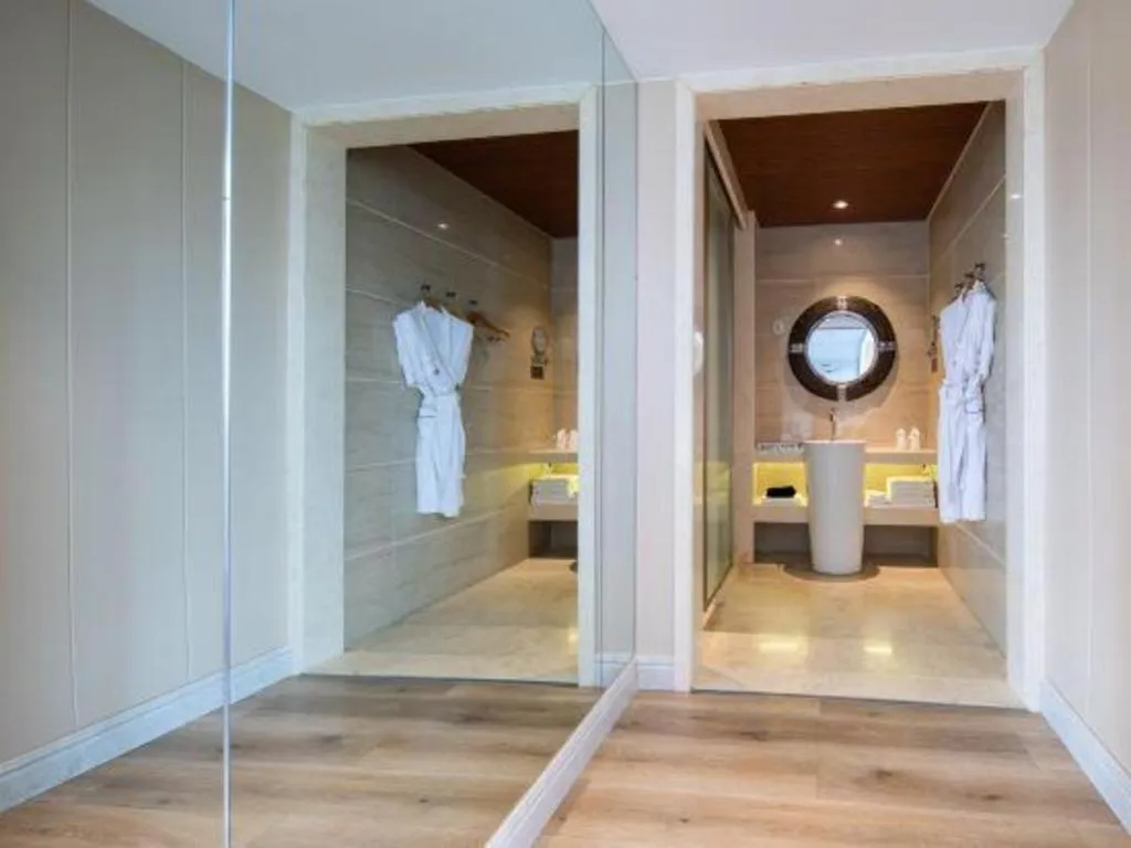 HuangMa holiday yacht view sea resort hotel