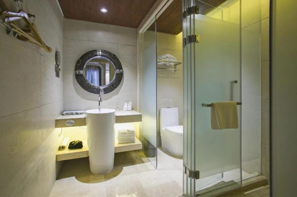 HuangMa holiday yacht view sea resort hotel