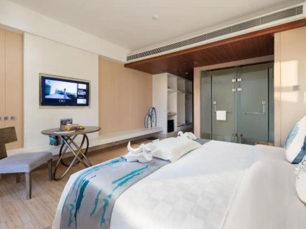 Bed in HuangMa holiday yacht view sea resort hotel