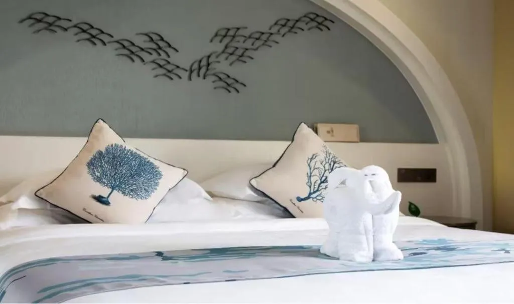 Bed in HuangMa holiday yacht view sea resort hotel