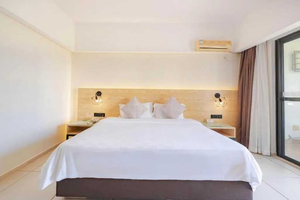 Bed in Yuhai International Resort Hotel