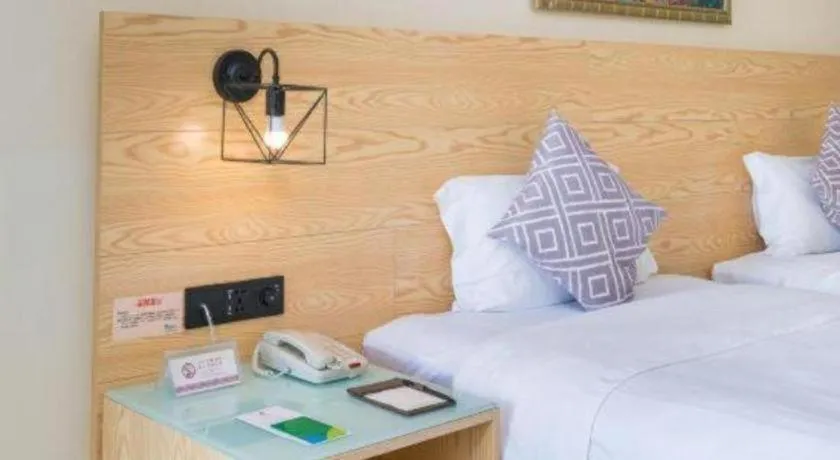 Bed in Yuhai International Resort Hotel