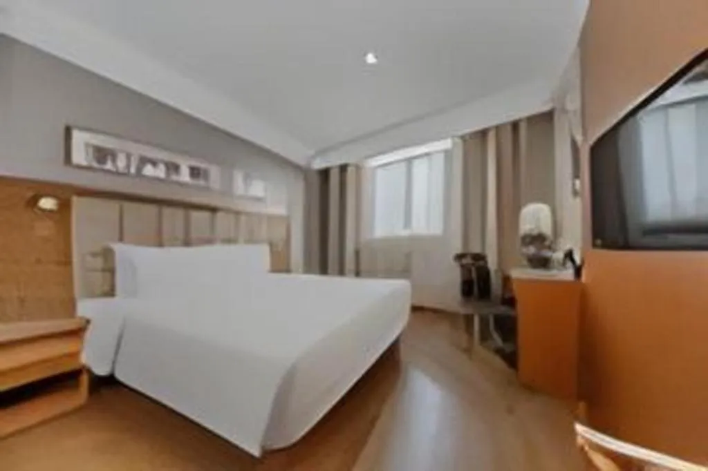 Bed in Yitel Hotel Shanghai Hongqiao Linkong Industrial Park Songhong Road Metro Station