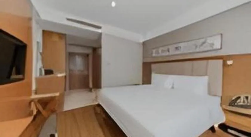 Bed in Yitel Hotel Shanghai Hongqiao Linkong Industrial Park Songhong Road Metro Station