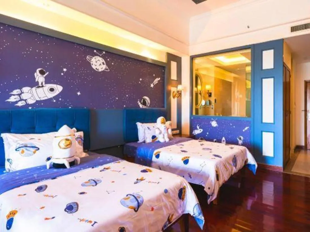 Bed in Shaoguan Palace International Resorts