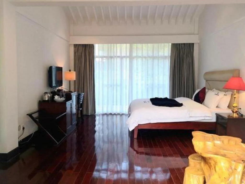 Bed in Shaoguan Palace International Resorts