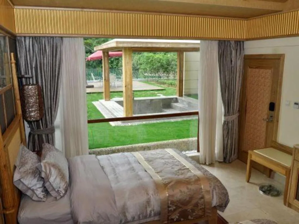 Bed in Shaoguan Palace International Resorts