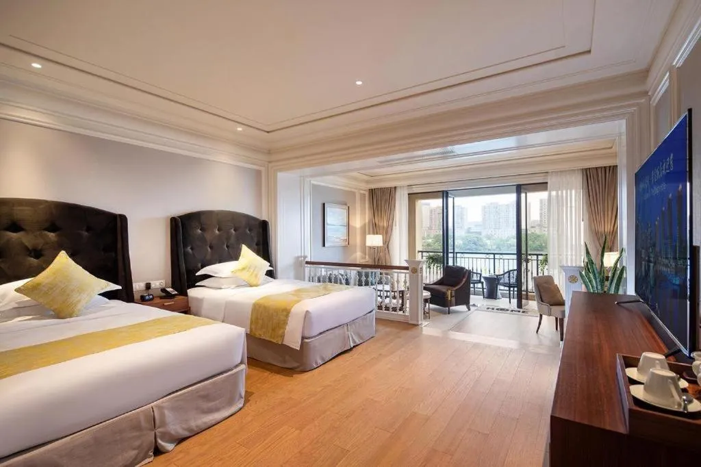 Bed in Donghai Xianhucheng Huanglong Hotel