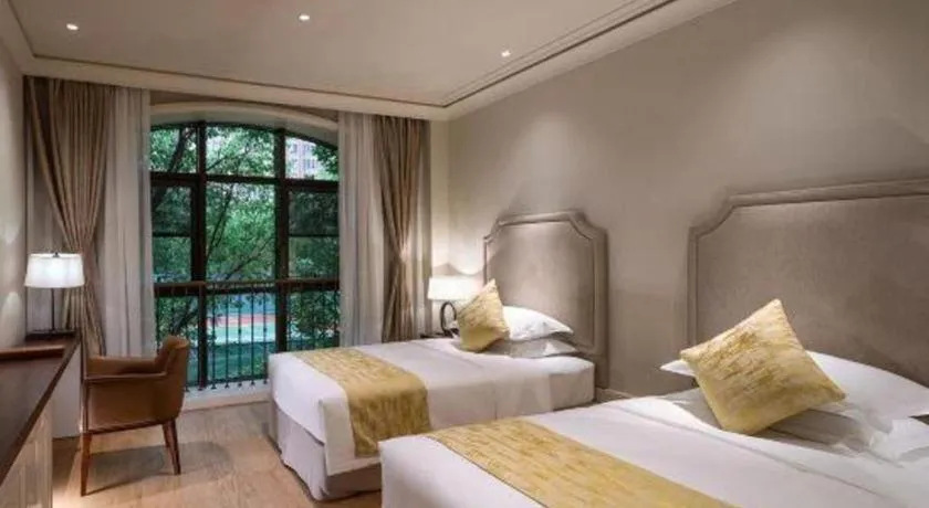 Bed in Donghai Xianhucheng Huanglong Hotel