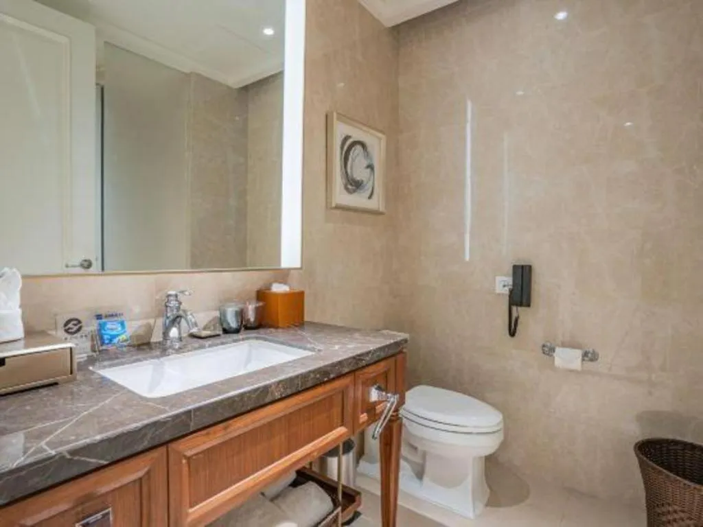 Donghai Xianhucheng Huanglong Hotel