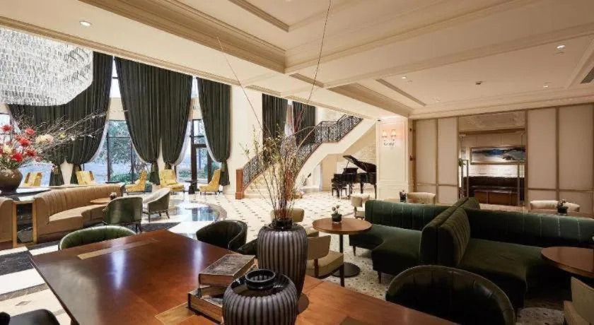 Donghai Xianhucheng Huanglong Hotel