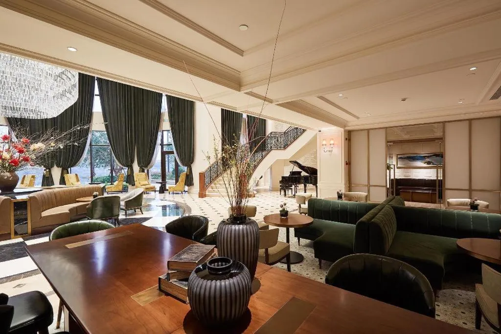 Donghai Xianhucheng Huanglong Hotel