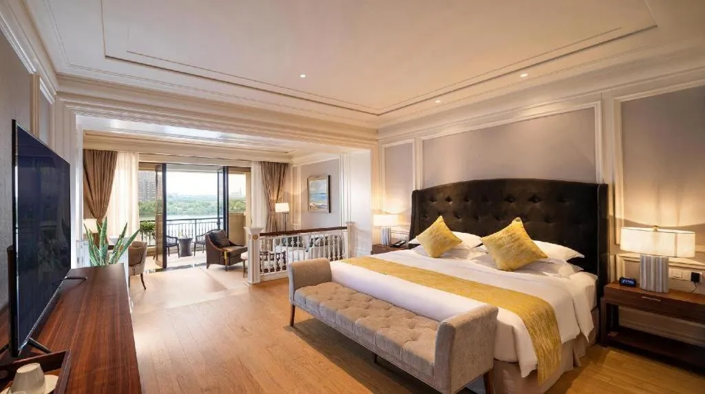 Bed in Donghai Xianhucheng Huanglong Hotel