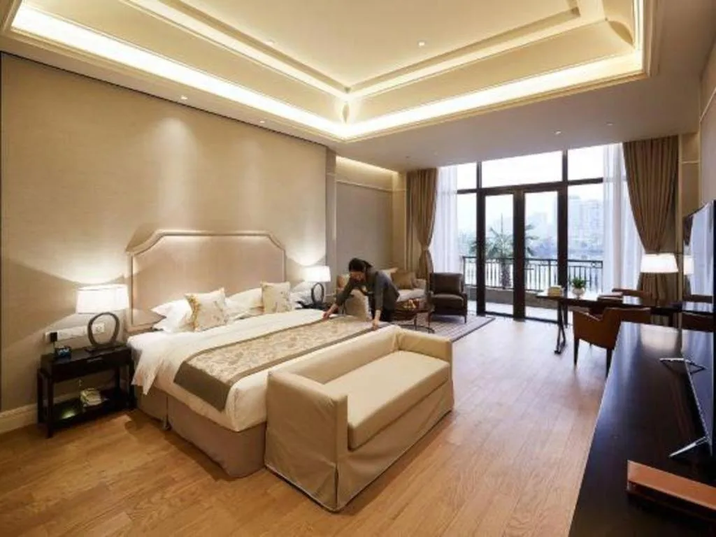 Bed in Donghai Xianhucheng Huanglong Hotel