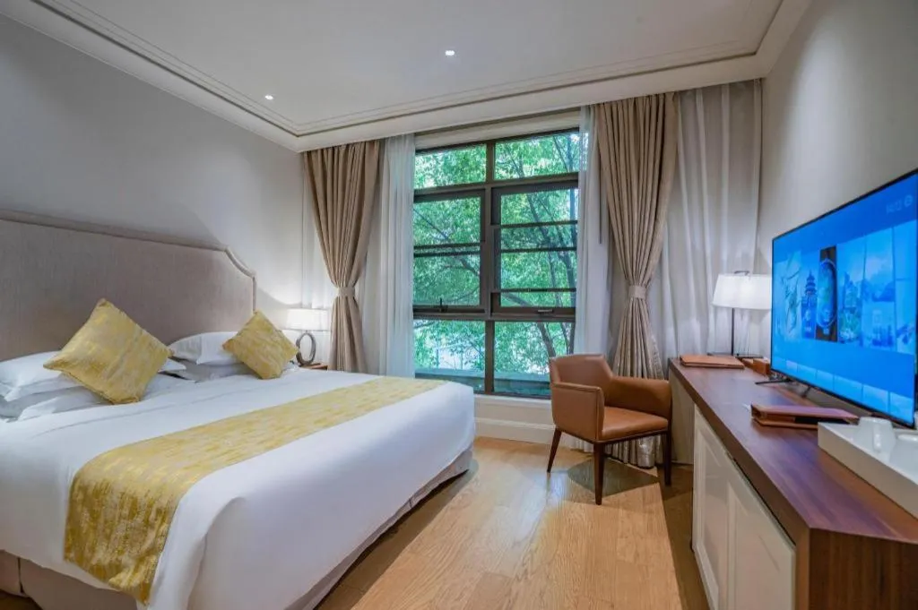 Bed in Donghai Xianhucheng Huanglong Hotel