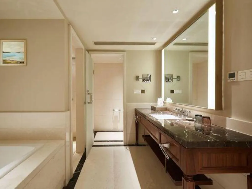 Bed in Donghai Xianhucheng Huanglong Hotel