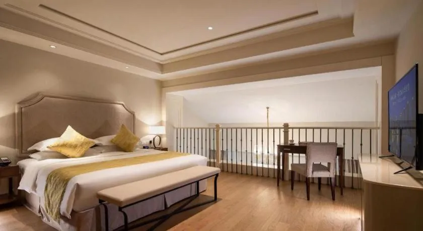 Bed in Donghai Xianhucheng Huanglong Hotel