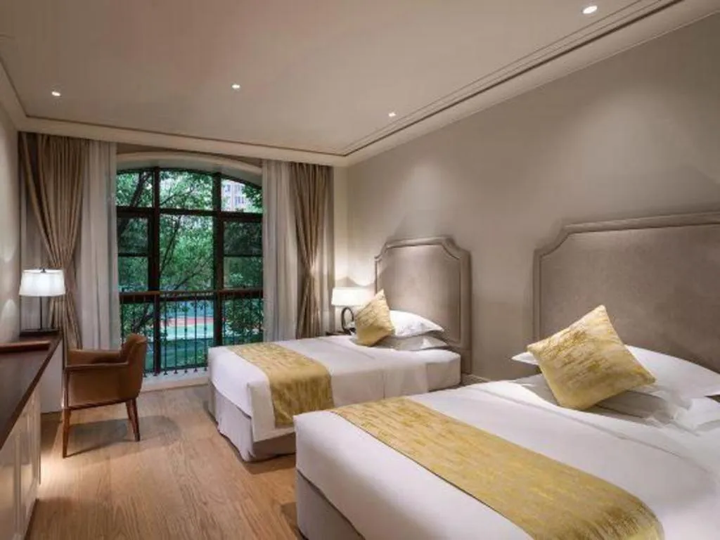 Bed in Donghai Xianhucheng Huanglong Hotel