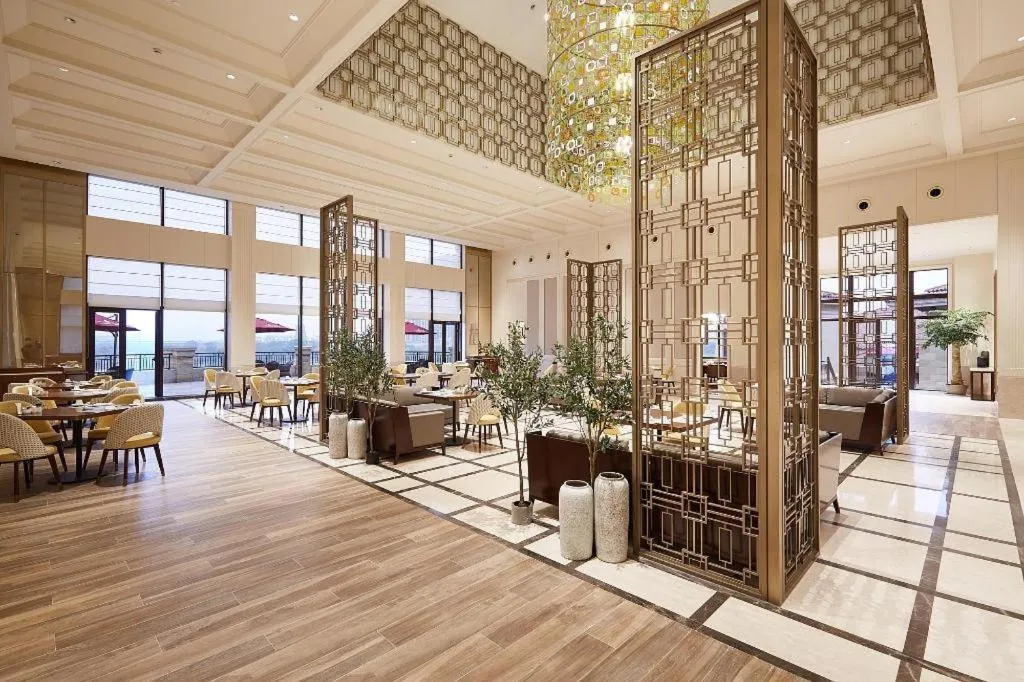 Donghai Xianhucheng Huanglong Hotel