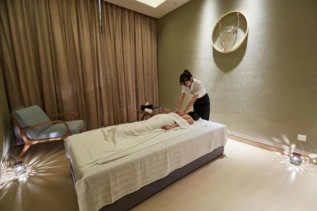 Donghai Xianhucheng Huanglong Hotel