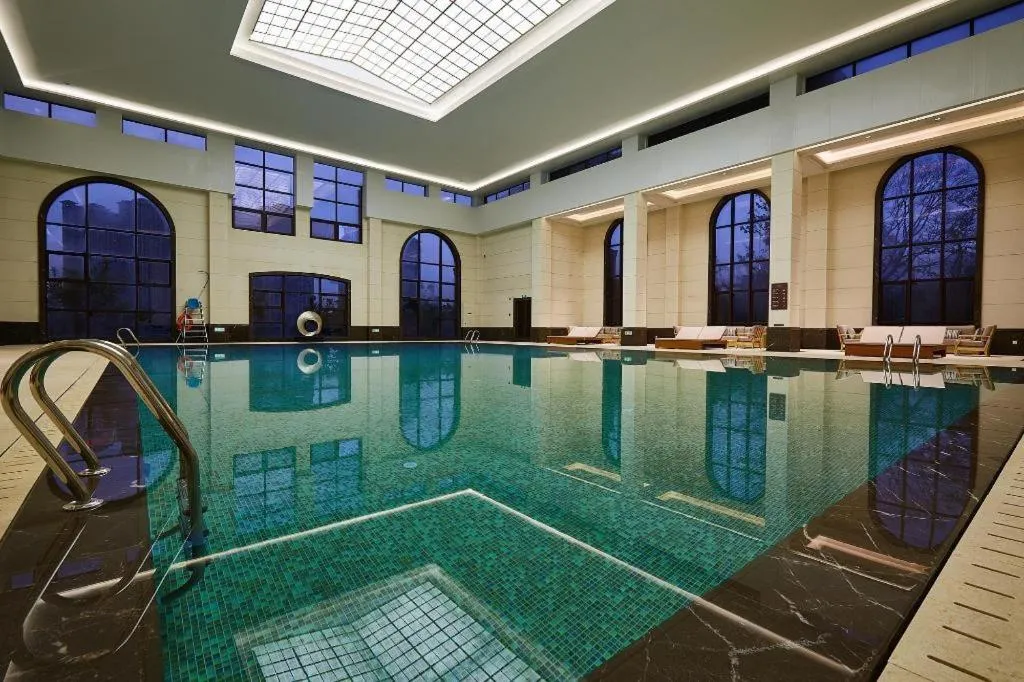 Donghai Xianhucheng Huanglong Hotel