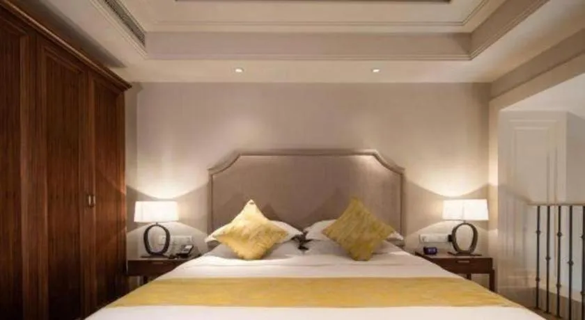 Bed in Donghai Xianhucheng Huanglong Hotel