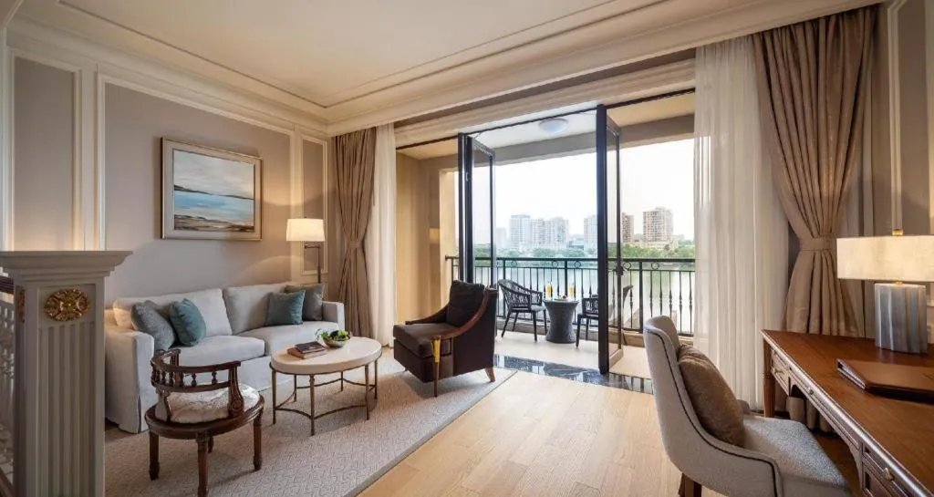 Donghai Xianhucheng Huanglong Hotel