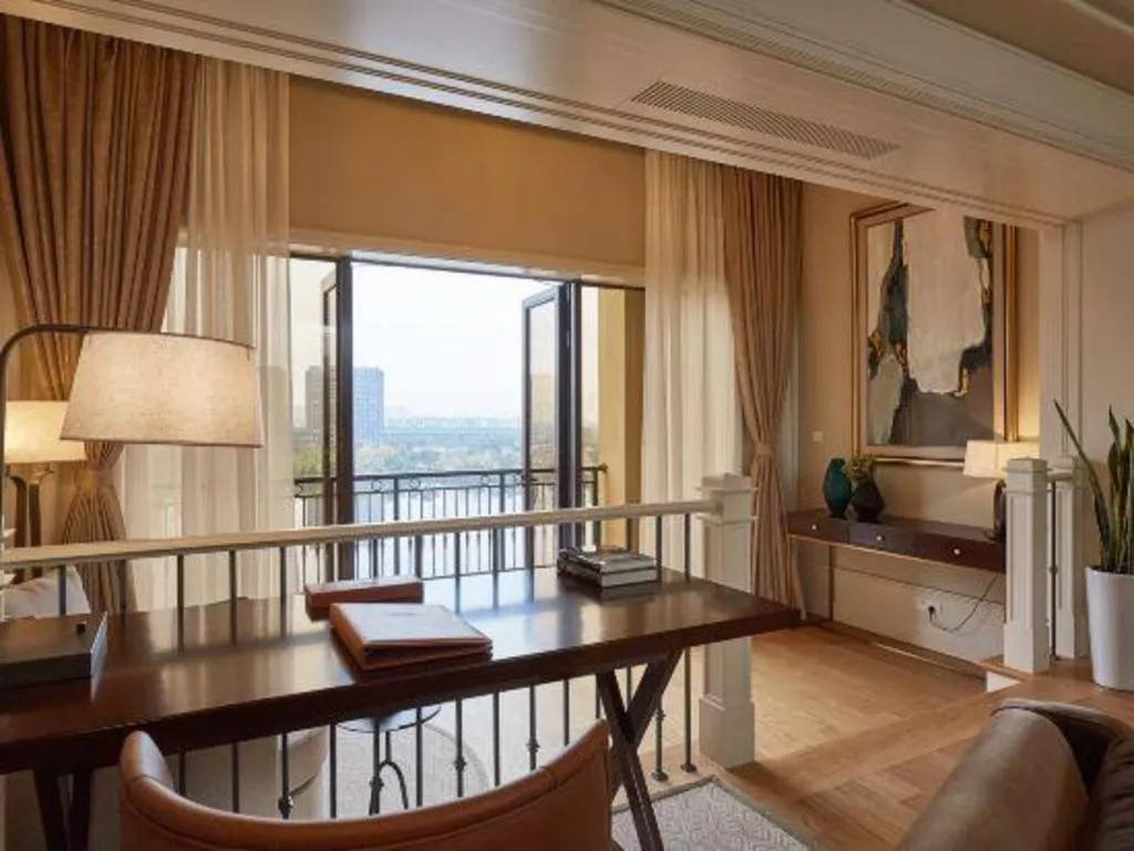 Donghai Xianhucheng Huanglong Hotel