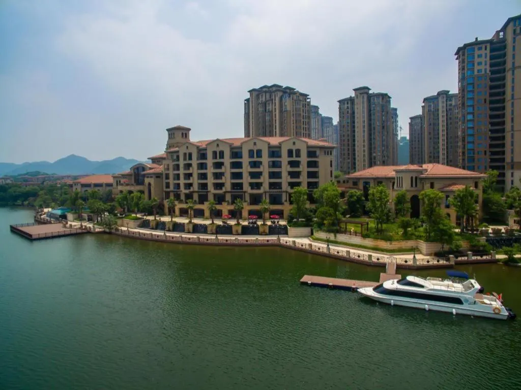 Donghai Xianhucheng Huanglong Hotel