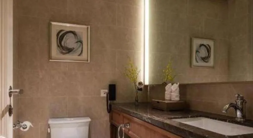 Donghai Xianhucheng Huanglong Hotel