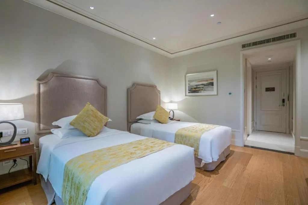 Bed in Donghai Xianhucheng Huanglong Hotel