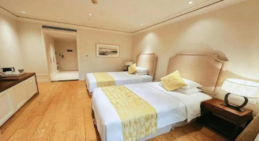 Bed in Donghai Xianhucheng Huanglong Hotel