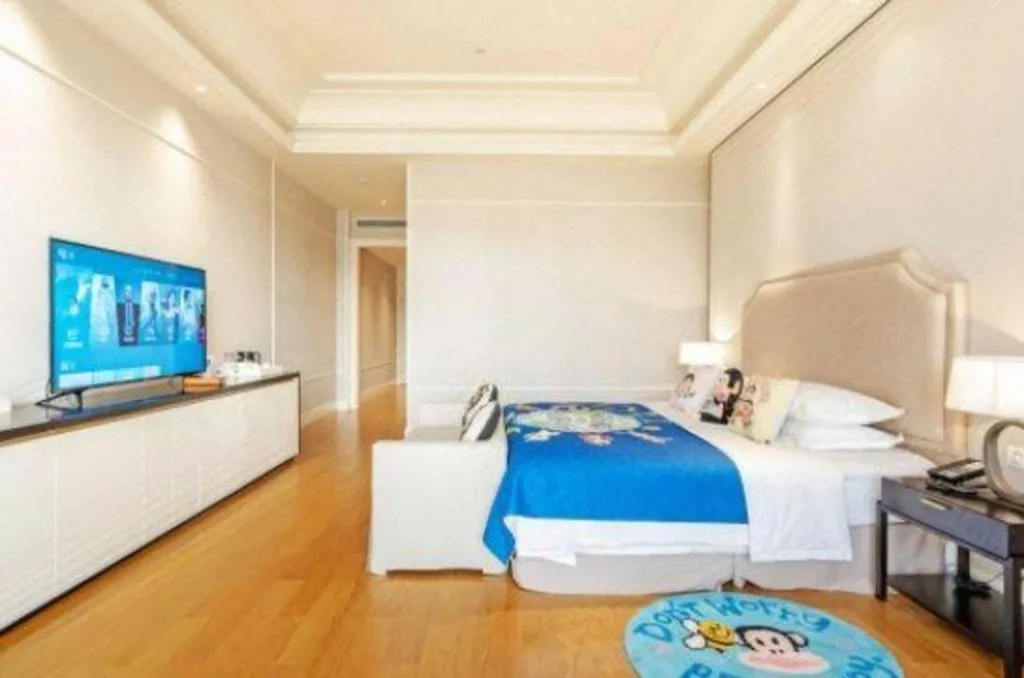 Bed in Donghai Xianhucheng Huanglong Hotel