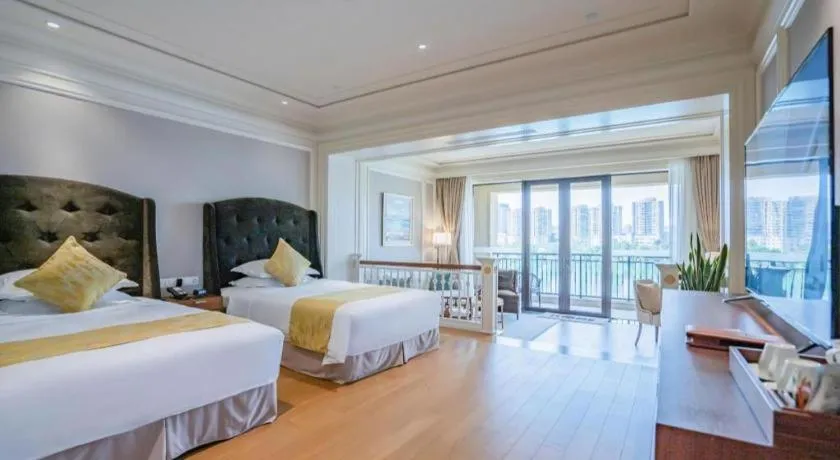 Bed in Donghai Xianhucheng Huanglong Hotel