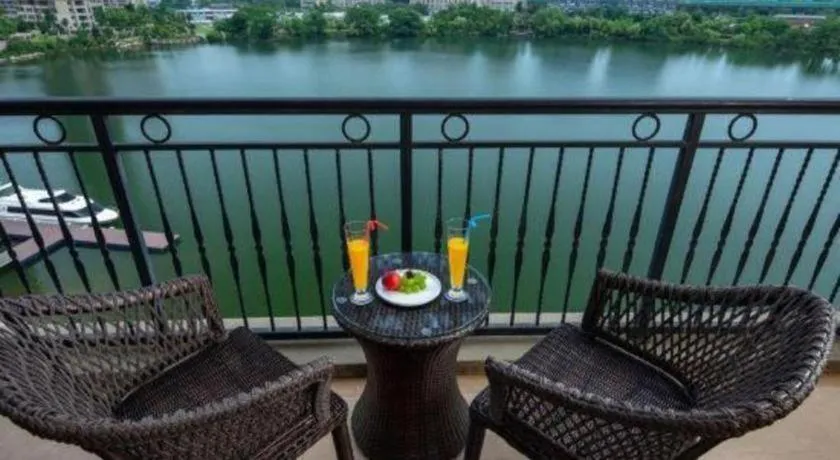 Donghai Xianhucheng Huanglong Hotel