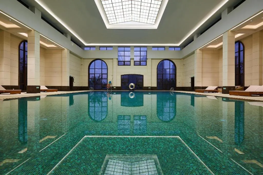 Donghai Xianhucheng Huanglong Hotel