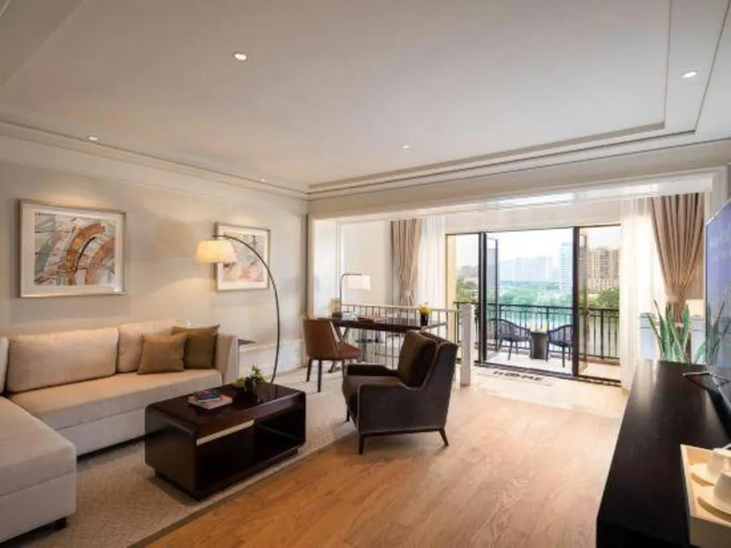 Donghai Xianhucheng Huanglong Hotel