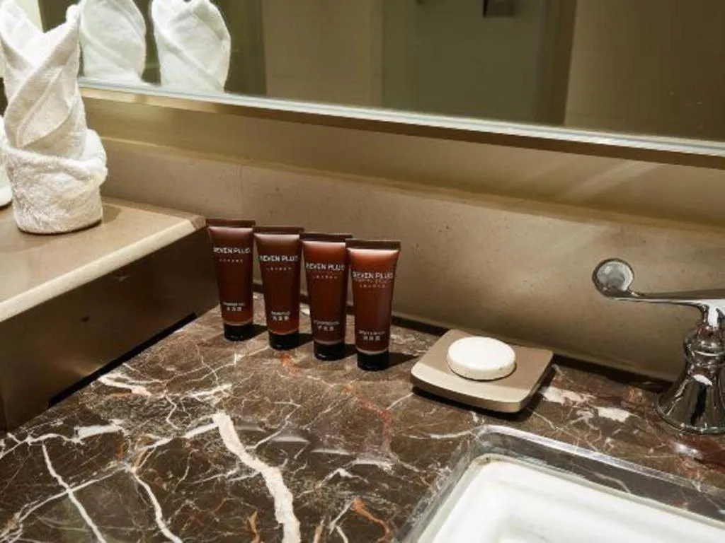 Donghai Xianhucheng Huanglong Hotel