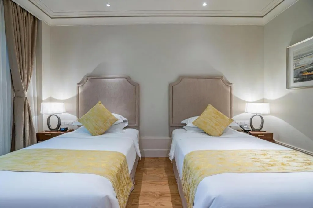 Bed in Donghai Xianhucheng Huanglong Hotel