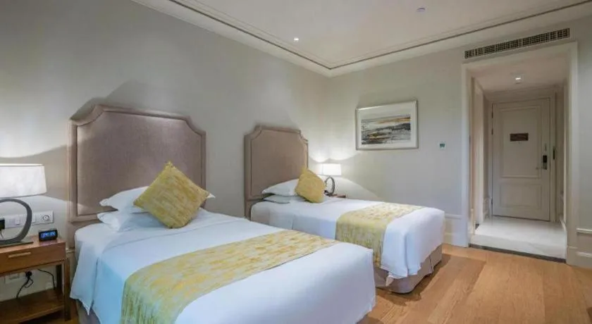 Bed in Donghai Xianhucheng Huanglong Hotel