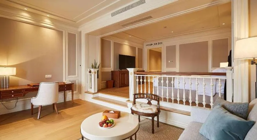 Bed in Donghai Xianhucheng Huanglong Hotel