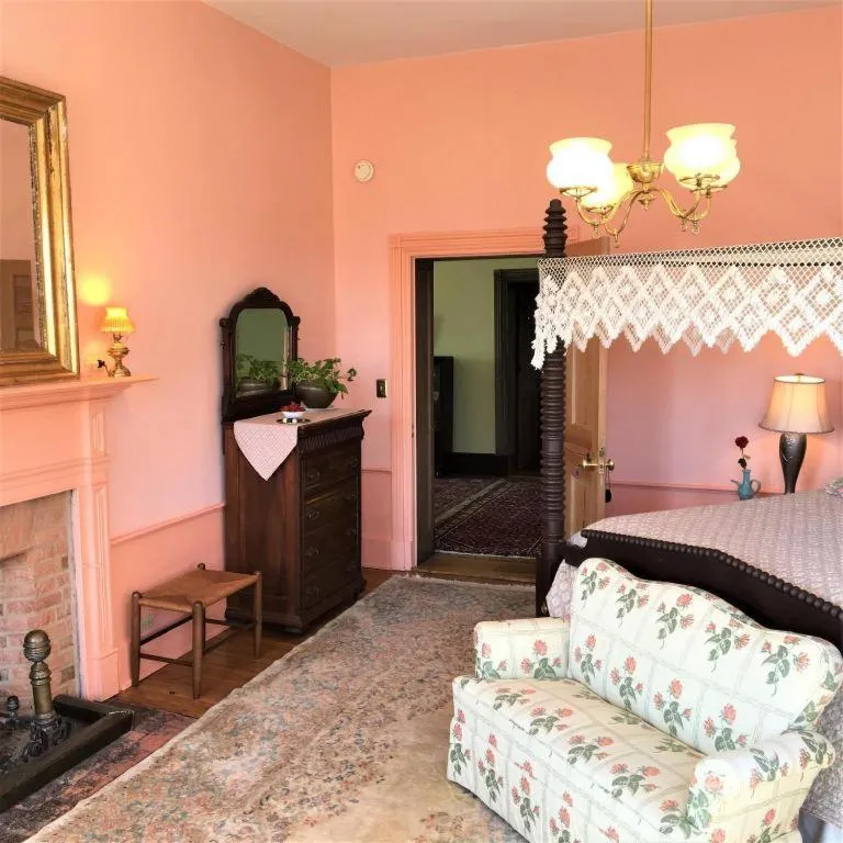 Bed in Smithfield Farm B&B