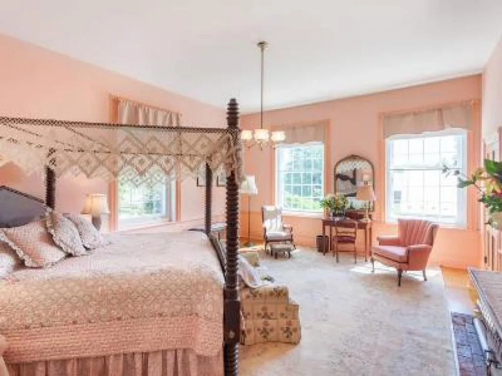 Bed in Smithfield Farm B&B