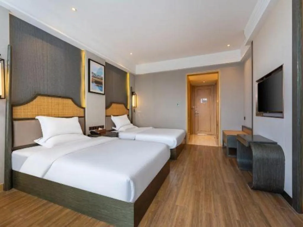 Bed in Metropolo Hotel YunNan Shangri-la Karma Dan Songzanlin Temple